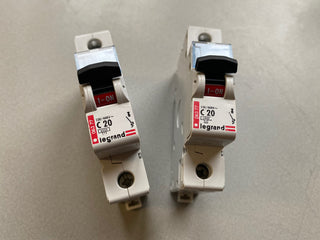 2x Legrand 006377 Leitungsschutzschalter DX C20 6000A – Set (Gebraucht)3
