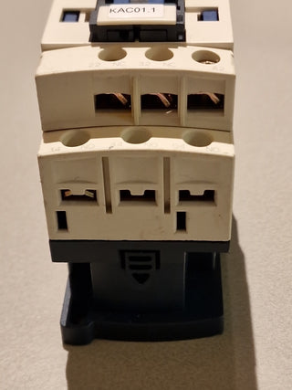 Telemecanique CAD32E7 Hilfsschütz | TeSys | 48V AC | 3 NO + 2 NC | Gebraucht1