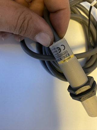 Omron E2K-X8MF1 Kapazitiver Näherungssensor M18 PNP NO – Neu & Unbenutzt3