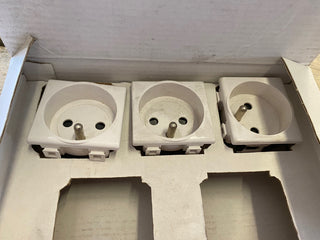 3X BTICINO MATIX PRESA 2 POSTI/MODULI T STANDARD FR AM5430/20