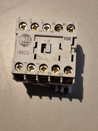 Allen-Bradley 100-M09NZ*3 Mini-Schütz | 9A | 24V DC | Gebraucht & Geprüft0