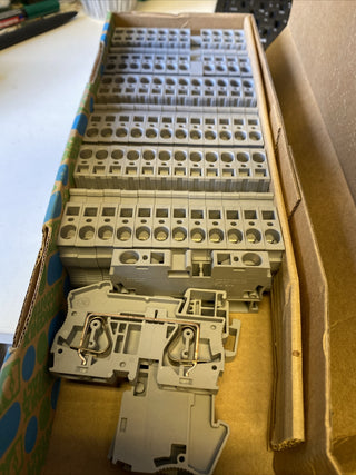 40x Phoenix Contact ST 6 3031487 Durchgangsklemme1