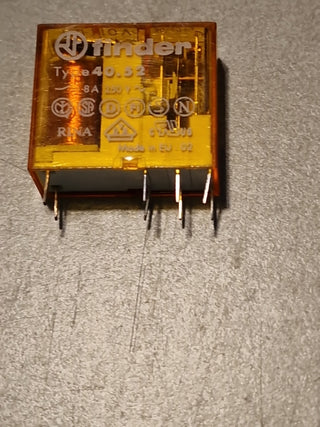 3x Finder 40.52 Steck-/Printrelais 24VDC 8A 250V0