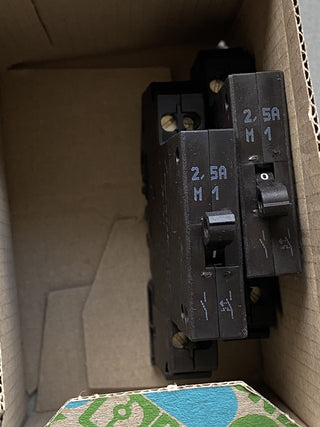 2X Phoenix Contact TMC 1 M1 100 2,5A Schutzschalter 250 V/AC 2.5 A1