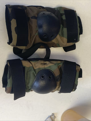 BPE-USA Militär Ellbogenschützer Woodland Camo – TOP Zustand]