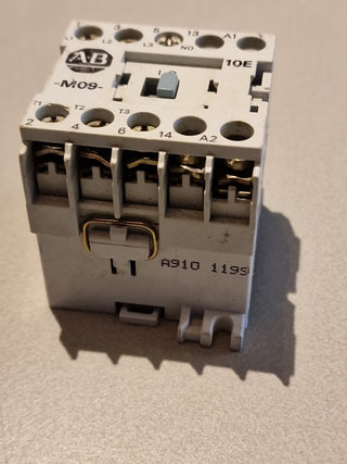 Allen-Bradley 100-M09NZ*3 Mini-Schütz | 9A | 24V DC | Gebraucht & Geprüft1