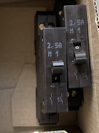 2X Phoenix Contact TMC 1 M1 100 2,5A Schutzschalter 250 V/AC 2.5 A2