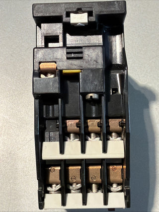 Siemens 3TB4017-0A Schütz 9A 600V VDE 0660 3-polig geb2