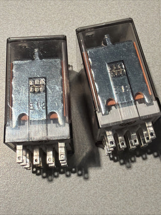 2x FINDER 55.34.8.230.0040 ist ein Miniatur-Industrierelais der Serie 55.5