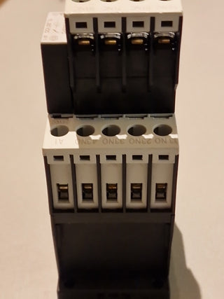 Moeller DIL A-40 Schütz + DIL A-XHI04 Hilfskontakt geb2