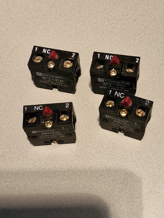 4x TELEMECANIQUE XEN-L2121 400V 10A NSNP5