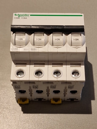 Schneider Electric Acti9 iC60N Leitungsschutzschalter C20A 4-polig A9F79420 –0