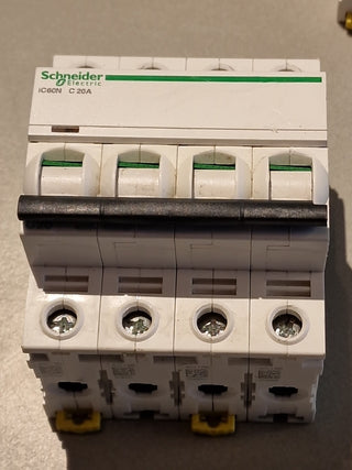 Schneider Electric Acti9 iC60N C20 Leitungsschutzschalter (A9F79420) – Gebraucht0