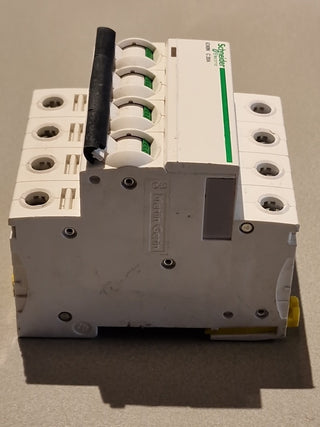 Schneider Electric Acti9 iC60N C20 Leitungsschutzschalter (A9F79420) – Gebraucht1