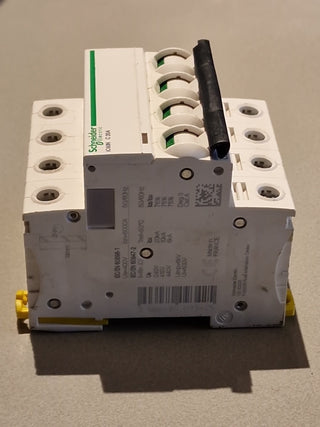 Schneider Electric Acti9 iC60N C20 Leitungsschutzschalter (A9F79420) – Gebraucht3