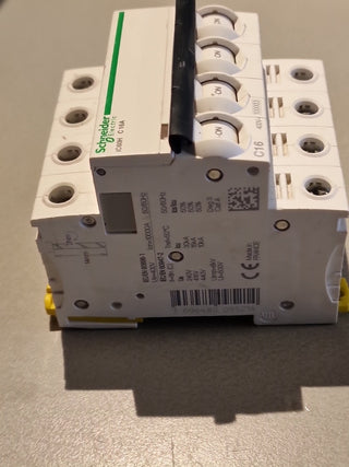 Schneider Electric Acti9 iC60H Leitungsschutzschalter C16A 4-polig (A9F89416)3